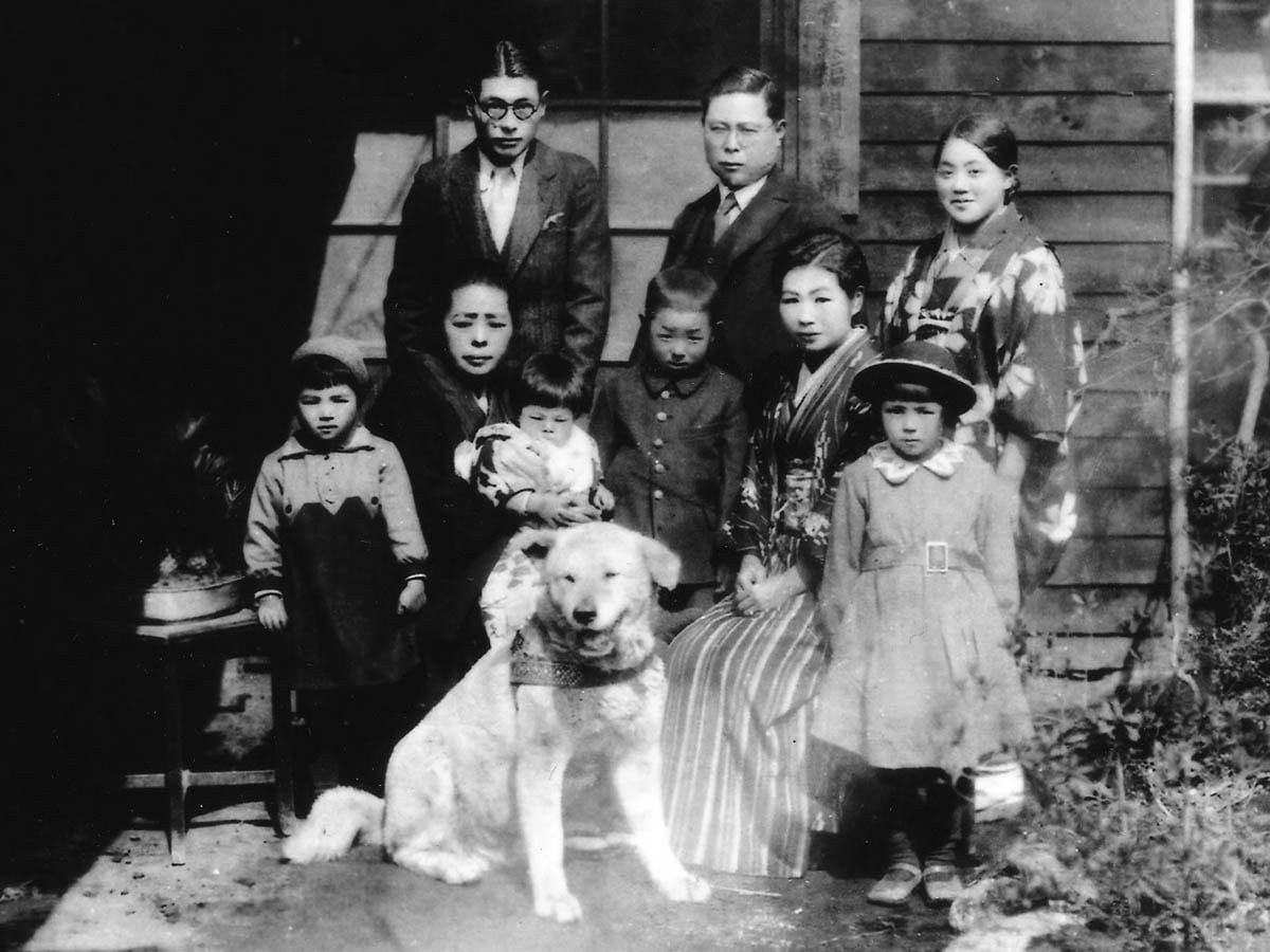 Hačikō su Hamano šeima, istorinė nuotrauka apie 1924 metus